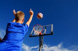 Se la spesa sportiva per attività dilettantistica è intestata a un solo genitore, è possibile dividere la detrazione al 50%